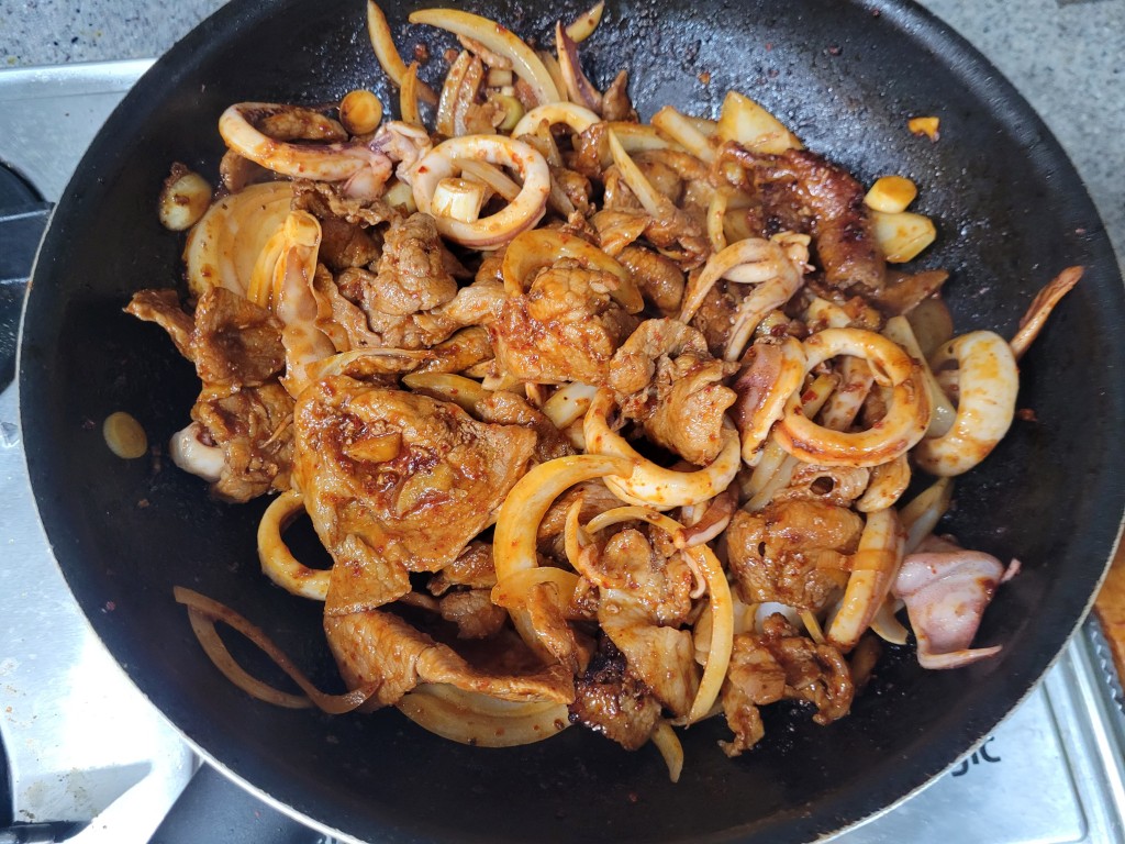 오징어와 앞다리살로 완료된 오삼불고기