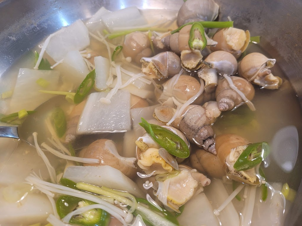 쌀쌀한 바람 불면 생각나는 ‘백골뱅이’, 녹진한 탕과 고소한 구이 레시피 대공개