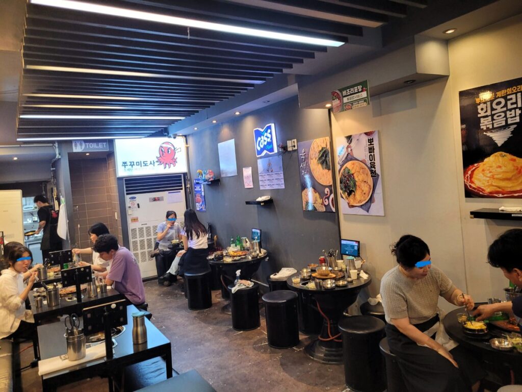 쭈꾸미도사 매장 내부 전경