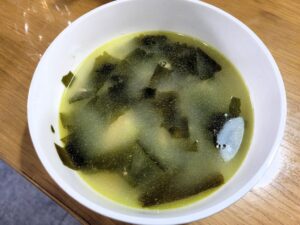 참치캔으로 간단하게 끓인 참치 미역국
