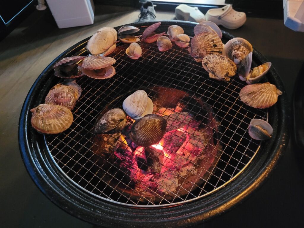 숯불이 준비된 포앤풀 애견풀빌라 Paw 102호 개별 바비큐 테라스