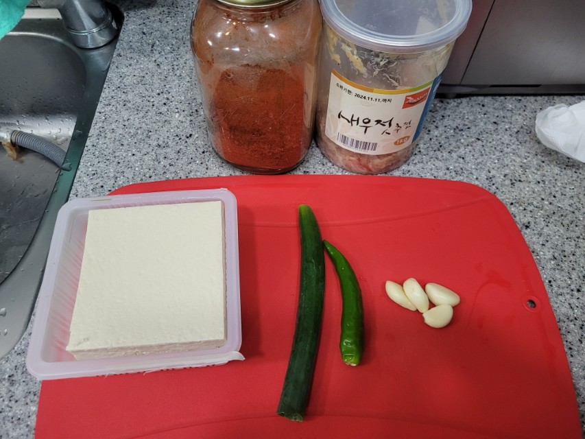 새우젓 두부찌개 끓이는 법, 맑고 칼칼한 젓국 스타일 국물