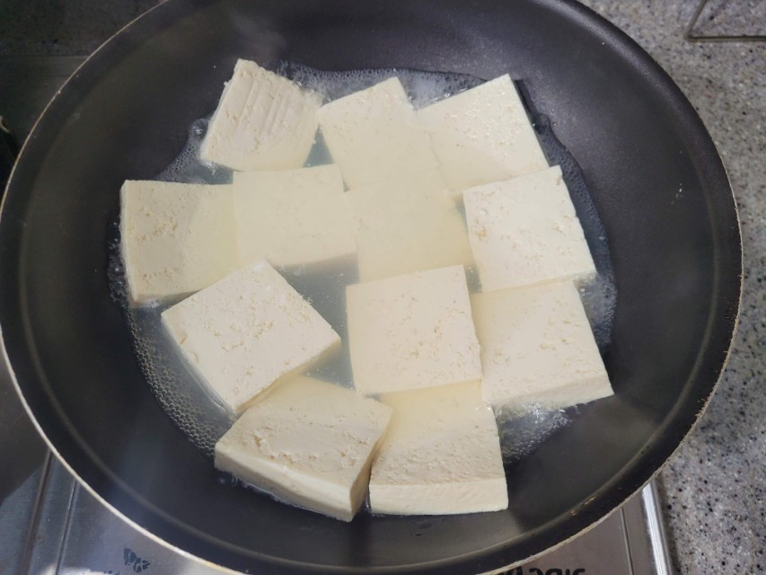 새우젓 두부찌개 끓이는 법, 맑고 칼칼한 젓국 스타일 국물