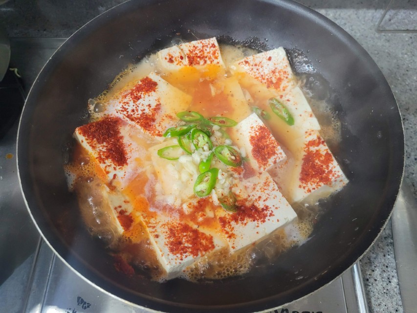 새우젓 두부찌개 끓이는 법, 맑고 칼칼한 젓국 스타일 국물