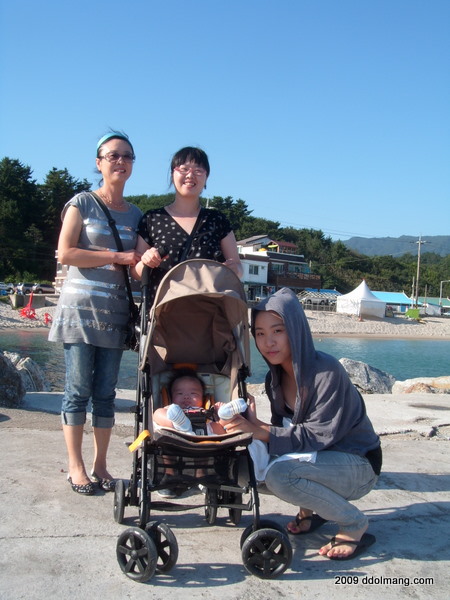 유모차 아기, 세대별 가족 구성원 해변 야외 나들이
